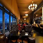 A Lux & Spacious Apt For 4 In Klcc