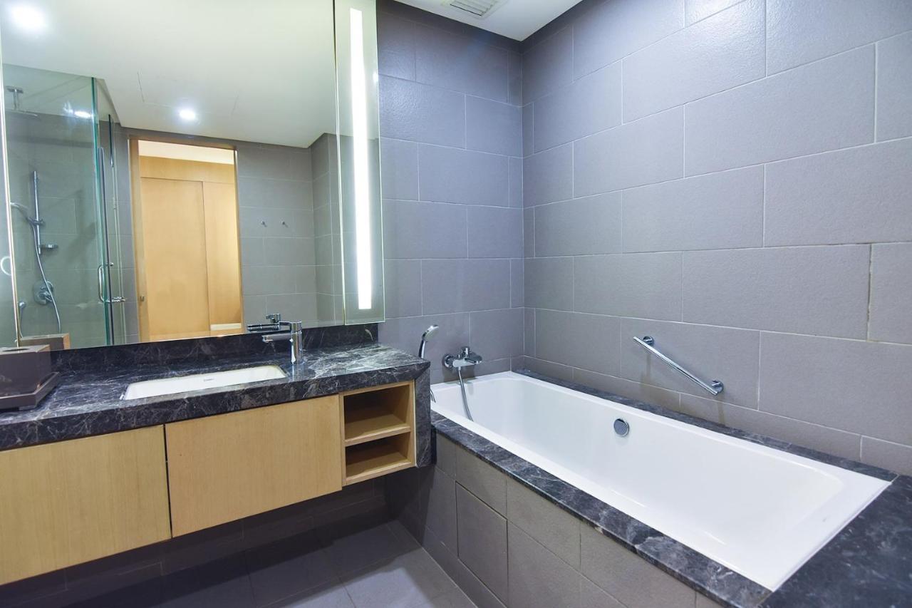 A Lux & Spacious Apt For 4 In Klcc *