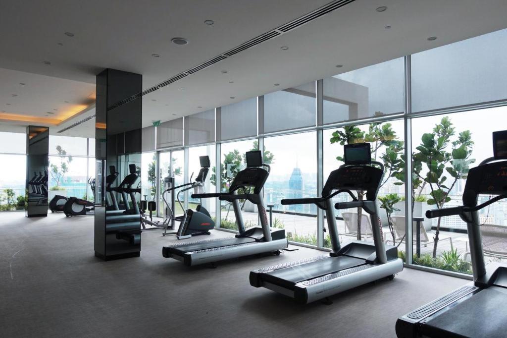 A Lux & Spacious Apt For 4 In Klcc